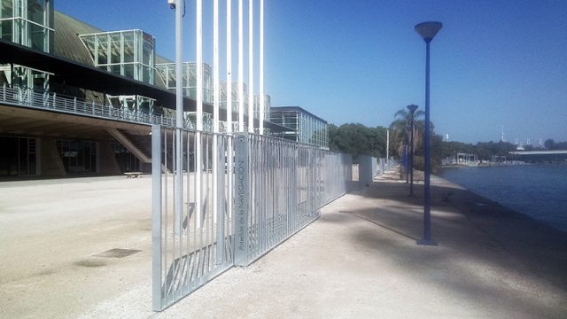 Vallado perimetral del Pabellón de la Navegación. Sevilla.